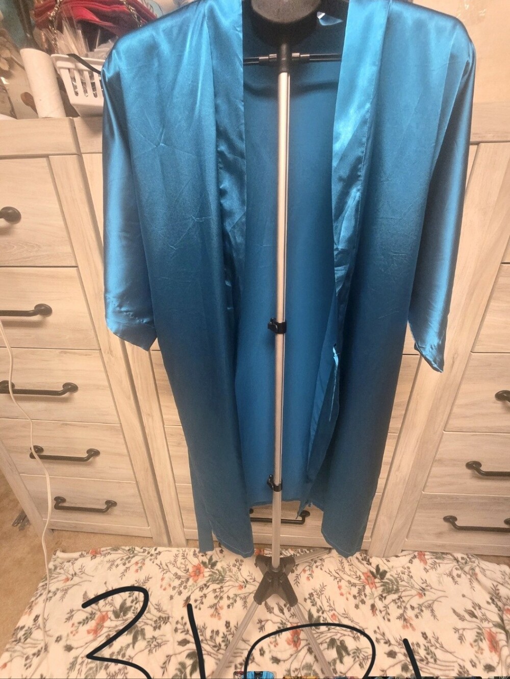 Silk Robe - Picture 5 of 6